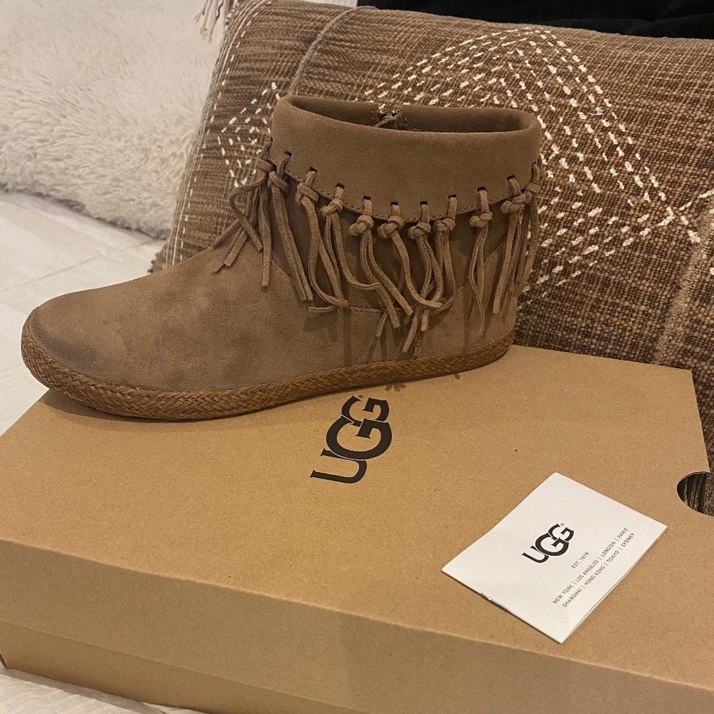 UGG WOMEN’S SHENENDOAH BOOT 8.5
